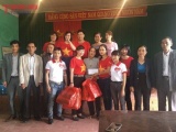 Hội Thiện nguyện Đồng Tâm trao quà cho bà Giáp Thị Bi tại Bắc Giang