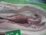 Lợn ăn tảo xoắn tươi: 1 triệu đồng/kg, khách canh giờ đặt hàng
