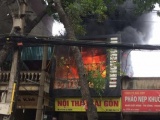 Hà Nội: Hai cửa hàng nội thất rực cháy giữa trưa