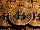 Giá tiền ảo Bitcoin lần đầu tiên đắt hơn vàng