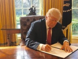 Tổng thống Mỹ Donald Trump ký sắc lệnh mới về di trú