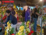 Chợ hoa ngày 8/3, giá tăng 'chóng mặt' vẫn đông khách
