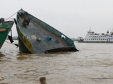 Quảng Ninh: Lốc xoáy nhấn chìm sà lan, 2 người chết