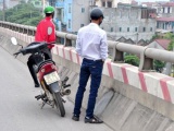 Bắc Ninh: Hai nam giới bị phạt 4 triệu đồng vì…“tè bậy”