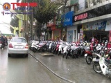 TP. Thanh Hóa: Ngang nhiên biến vỉa hè thành 'showroom' trưng bày xe máy