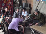 'Độc nhất vô nhị' tại Việt Nam: Làng ăn đất như ăn kẹo!
