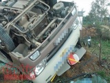 Xe khách đâm xe tải trên cao tốc, 1 nữ hành khách tử vong
