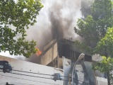 TPHCM: Cháy lớn tại tiệm làm tóc, cột khói cao hàng chục mét