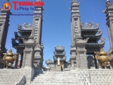 Kỳ lạ những ngôi mộ như lâu đài tại một vùng quê nghèo của Thừa Thiên Huế