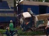 Quảng Ninh: Tàu hỏa đâm trực diện xe tải, lái xe nguy kịch
