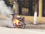 TP Bắc Giang: Đôi co với CSGT, nam thanh niên tự đốt xe máy trước cửa công an phường