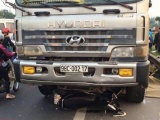 Bắc Giang: Ô tô tải chạy ngược chiều cán qua xe máy, 2 người tử vong