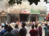 Cháy lớn tại cửa hàng bán khóa ở Hưng Yên