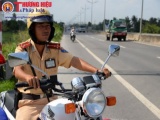 Hình ảnh đẹp về người chiến sỹ Cảnh sát giao thông trong lòng dân