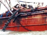 Nhiều tàu lạ liên tục xả bùn thải ra biển Nghệ An - Thanh Hóa