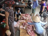 Hải Phòng: Đoàn kiểm tra liên ngành dẹp phản thịt lợn bị đổ dầu luyn