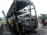 Khánh Hòa: Xe khách bất ngờ cháy dữ dội, 40 hành khách may mắn thoát nạn