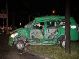 Tài xế taxi tử vong sau cú tông mạnh của xe container
