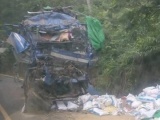 Hòa Bình: Xe tải lao vào vách núi, hai người tử vong tại chỗ