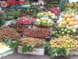Giá hàng hóa ở các chợ Hà Nội tăng nhẹ trước dịp Tết Đoan ngọ