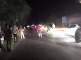 Phú Thọ: Kinh hoàng 30 côn đồ mang hung khí bủa vây ô tô, truy sát lái xe