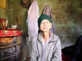 Quảng Ngãi: Xót xa cảnh cụ ông 102 tuổi còn phải nuôi con gái bị tâm thần