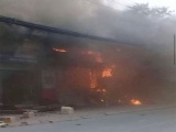Hà Nội: Cháy lớn tại nhà sách 150m2, toàn bộ hàng hóa bị thiêu rụi