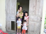 Hà Tĩnh: Mẹ ung thư, cha bỏ đi, 4 con nhỏ ăn cháo loãng sống qua ngày