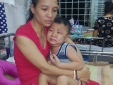 Xót xa hoàn cảnh nghèo khó của gia đình bé trai mắc ung thư máu ở Bình Phước