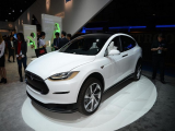 Ô tô điện Tesla Model X được đánh giá là SUV an toàn nhất