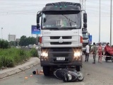 TPHCM: Bị xe tải cuốn vào gầm, 2 vợ chồng thiệt mạng