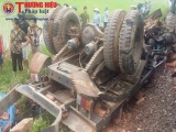 Hà Nội: Tàu hỏa tông xe tải chở gạch, tài xế thiệt mạng
