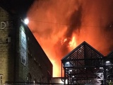 Lại cháy dữ dội ở London, Anh: Khu chợ nổi tiếng Camden chìm trong biển lửa