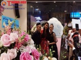 Hoa hậu Phạm Hương gặp sự cố khi khai trương quán trà sữa