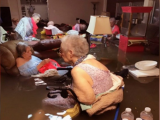 Facebook, Twitter thành 'phao cứu sinh' trong siêu bão Harvey