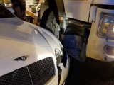 Hà Nội: Siêu xe Bentley vỡ phần đầu sau va chạm với 'hung thần'