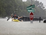 Siêu bão Harvey nhấn chìm thành phố Houston của nước Mỹ
