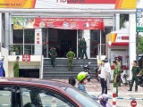 Táo tợn đập cửa kính để cướp ngân hàng ở Đồng Nai