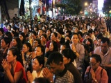 Hà Nội: Hàng nghìn người ngồi kín đường dự lễ Vu Lan chùa Phúc Khánh