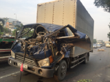 TP HCM: 2 xe tải va chạm, tài xế tử vong trong cabin