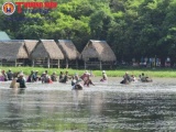 Quảng Trị: Hàng trăm người háo hức lội bùn tham gia lễ hội “phá trằm”