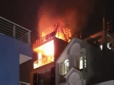TP.HCM: Căn nhà 6 tầng trong hẻm bất ngờ cháy ngùn ngụt