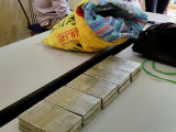 Lào Cai: Giấu 10 bánh ma túy trong bao tải quần áo chở đi tiêu thụ