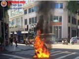 Hà Nội: Xe Attila bốc cháy trơ khung trên phố Tràng Tiền