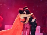 Phương Thanh và Siu Black ôm nhau thân mật khi hát cùng Quang Hà
