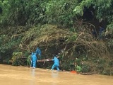 Thanh Hóa: Tìm thấy thi thể sĩ quan quân đội bị lũ cuốn mắc trên cây
