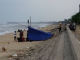 Quảng Bình: Biển động gây lật thuyền, 1 người mất tích