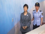 1.000 người Hàn Quốc biểu tình đòi thả bà Park Geun-hye