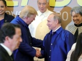 Ông Putin và ông Trump bắt tay vui vẻ tại APEC