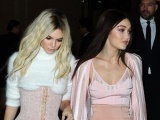 Phong cách thời trang khó lẫn của chị em nhà Hadid và Kim